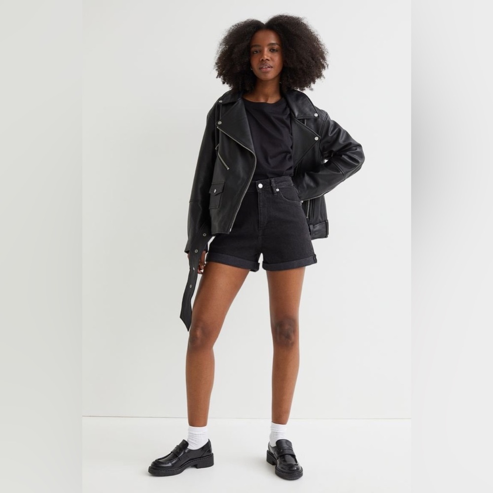 H&M Mom High Denim Shorts in Black - Size 10